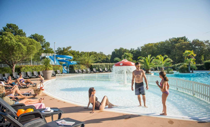 camping-familial-avec-piscine.jpg